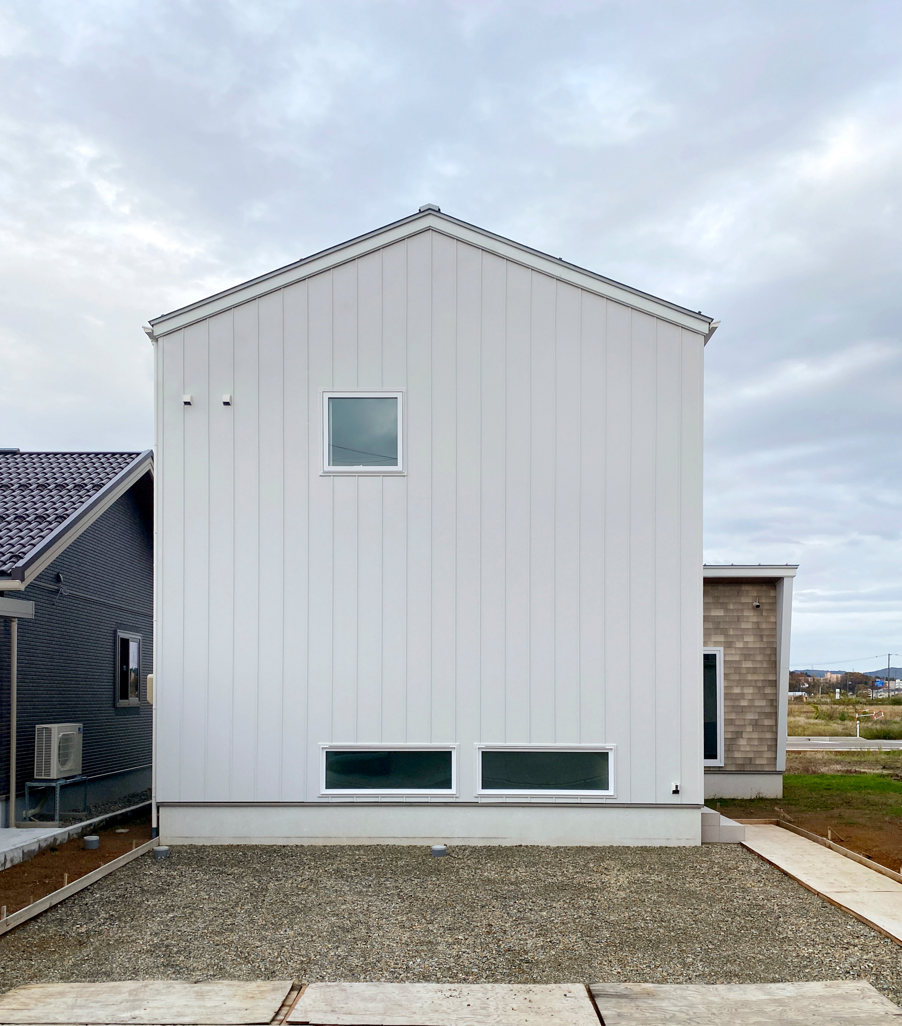 さんかく屋根の白いおうち。